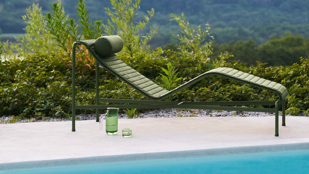 Lawn chairs - Palissade Chaise Longue - HAY