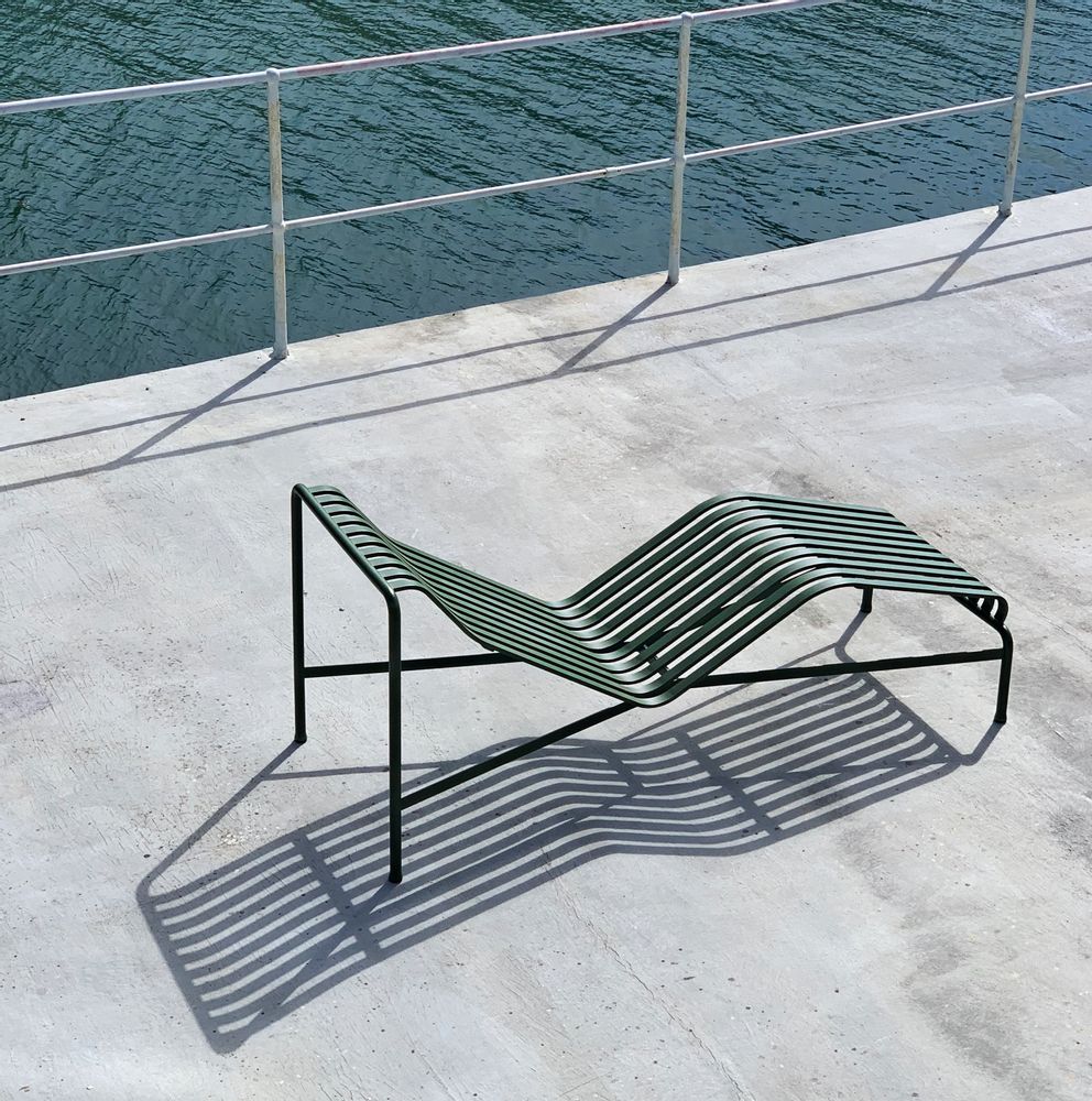 Lawn chairs - Palissade Chaise Longue - HAY