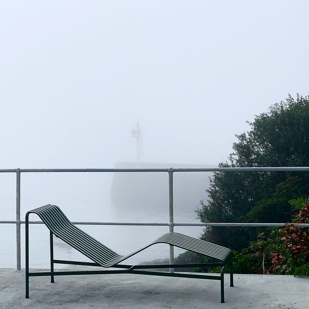 Lawn chairs - Palissade Chaise Longue - HAY