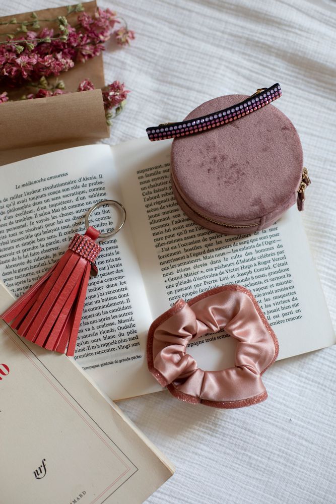 Accessoires cheveux - Porté-clé en cuir et cristaux Swarovski® SWING - VALÉRIE VALENTINE
