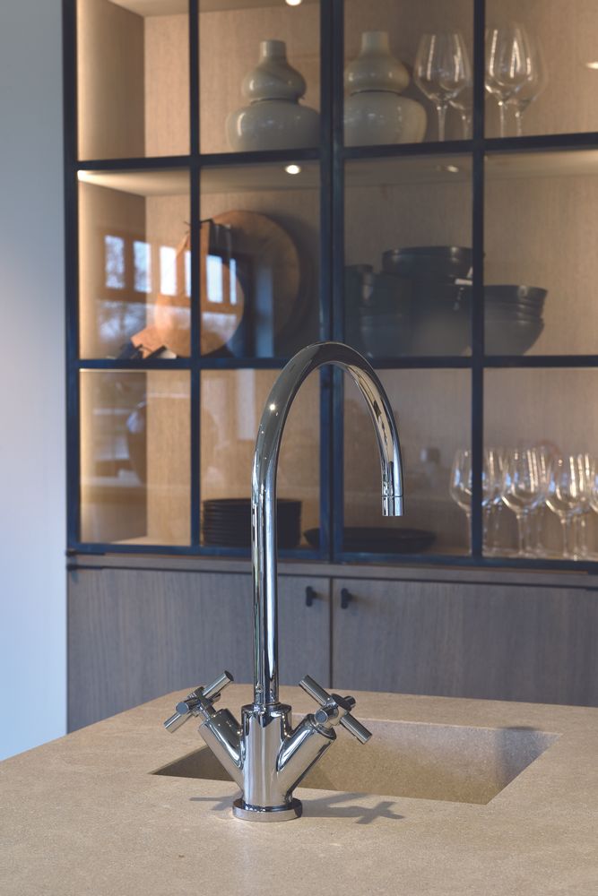 Kitchen taps - Sully | Single hole kitchen mixer with swivel spout - RVB