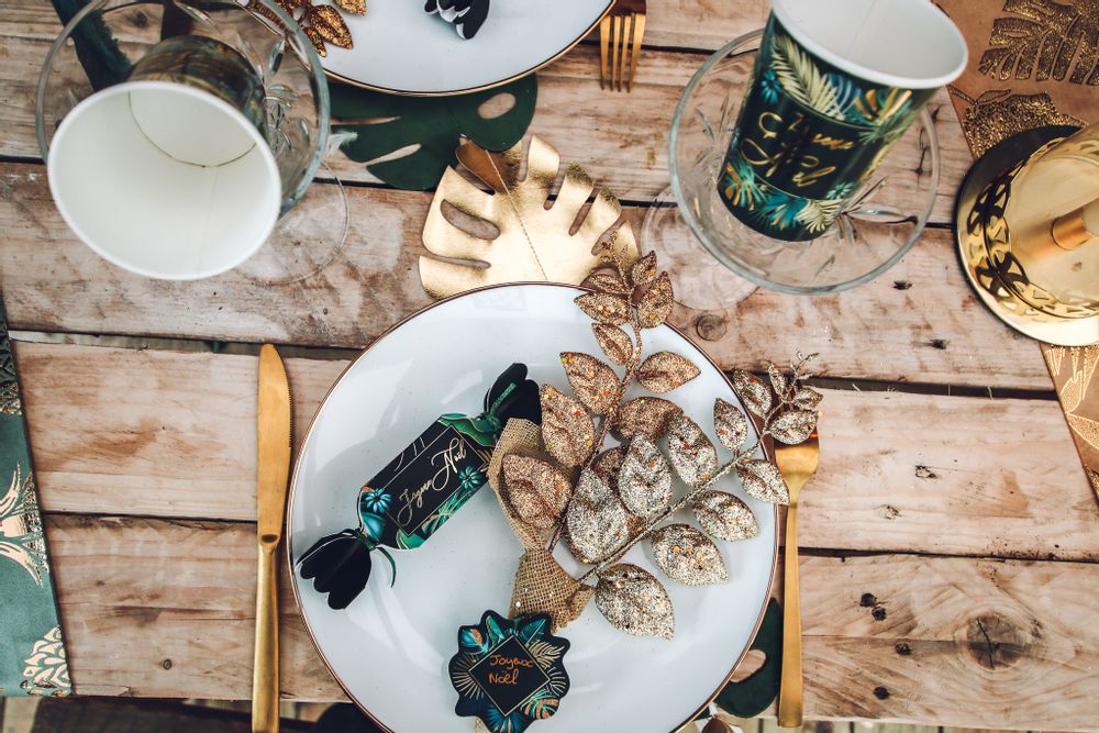 Christmas table settings - Christmas Wonders - LA MAISON ARTYFETES
