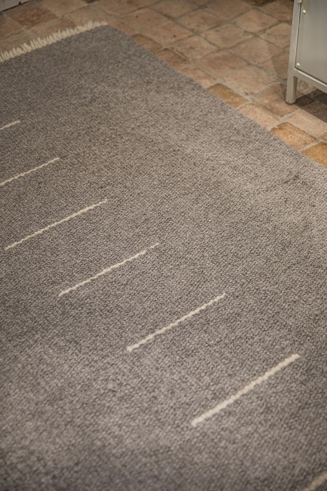 Tapis design - Tapis gris - Tissage d'exception - Modèle Méridien - LAINES PAYSANNES
