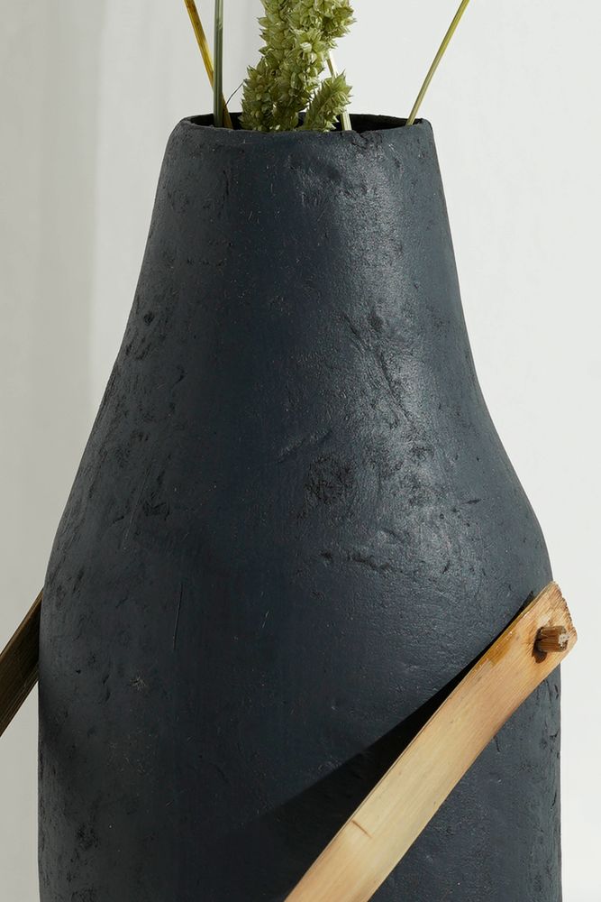 Vases - Vase à bourgeons d'argile en papier (gris foncé) - INDIGENOUS