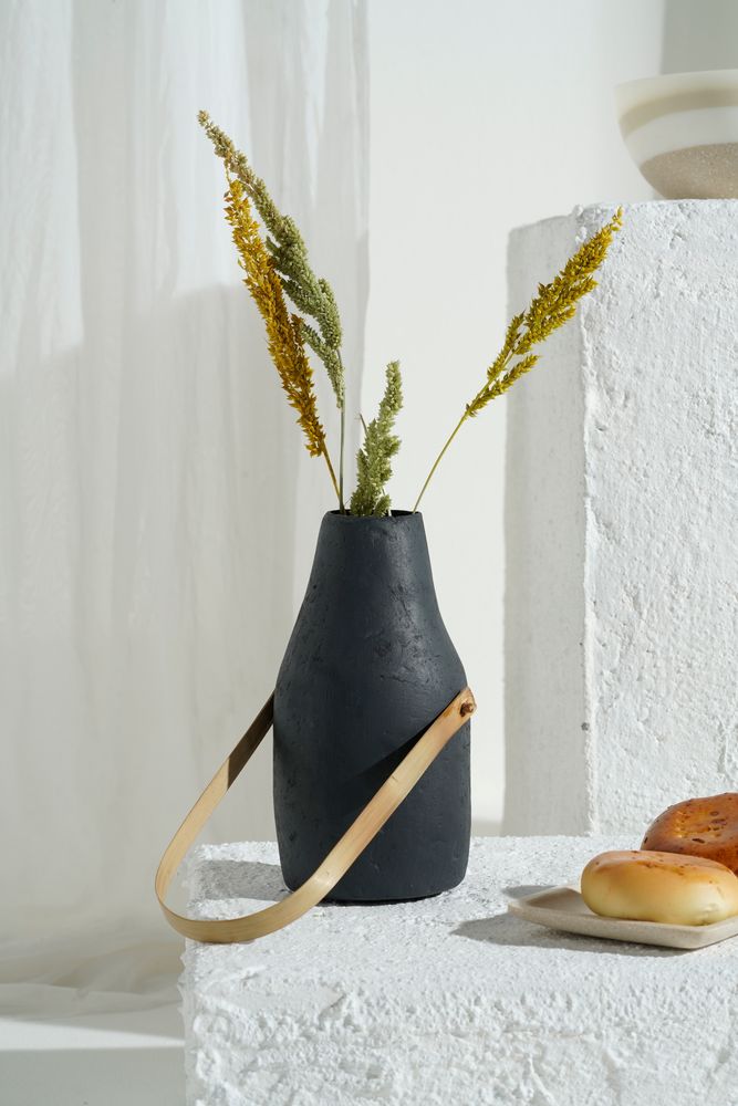 Vases - Vase à bourgeons d'argile en papier (gris foncé) - INDIGENOUS