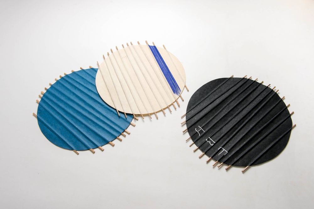 Papeterie - Sets de table en papier lavable (noir avec inscription Baybayin pour Eat) - INDIGENOUS