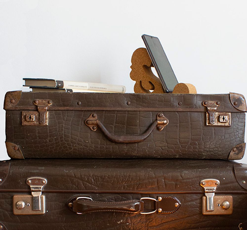 Design objects - Kresto tablet holder - DEDAL