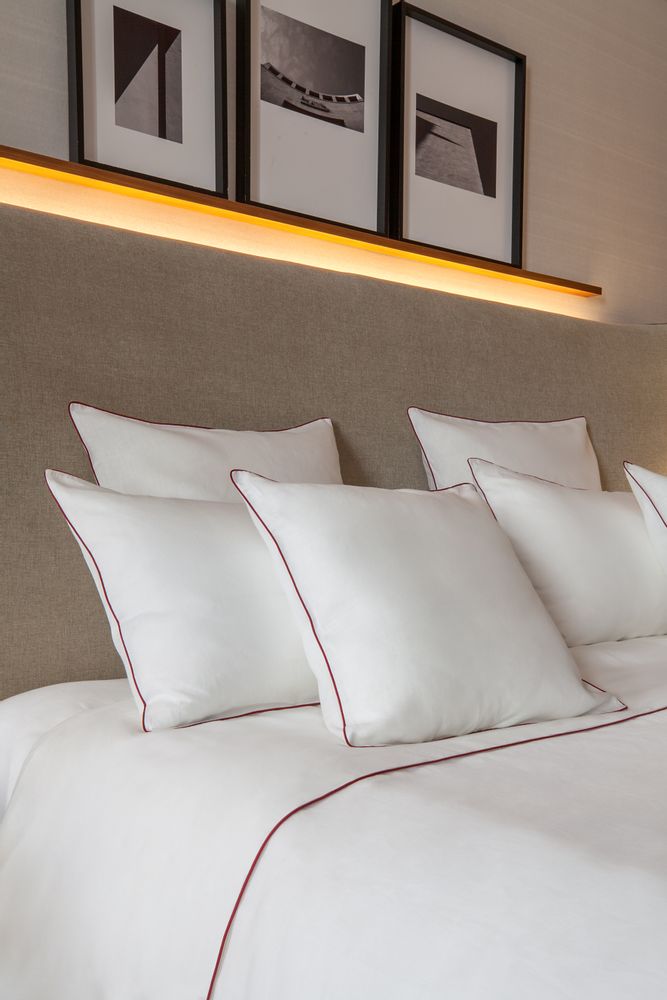 Bed linens - Queen duvet set natural white w/red piping & stitches - 4 pcs - 100% Organic Hemp - MYDO.WORLD