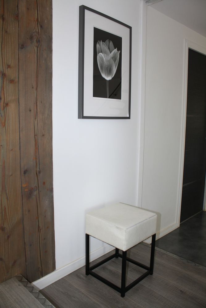 Stools - Tabouret bas en peau de vache - TERGUS