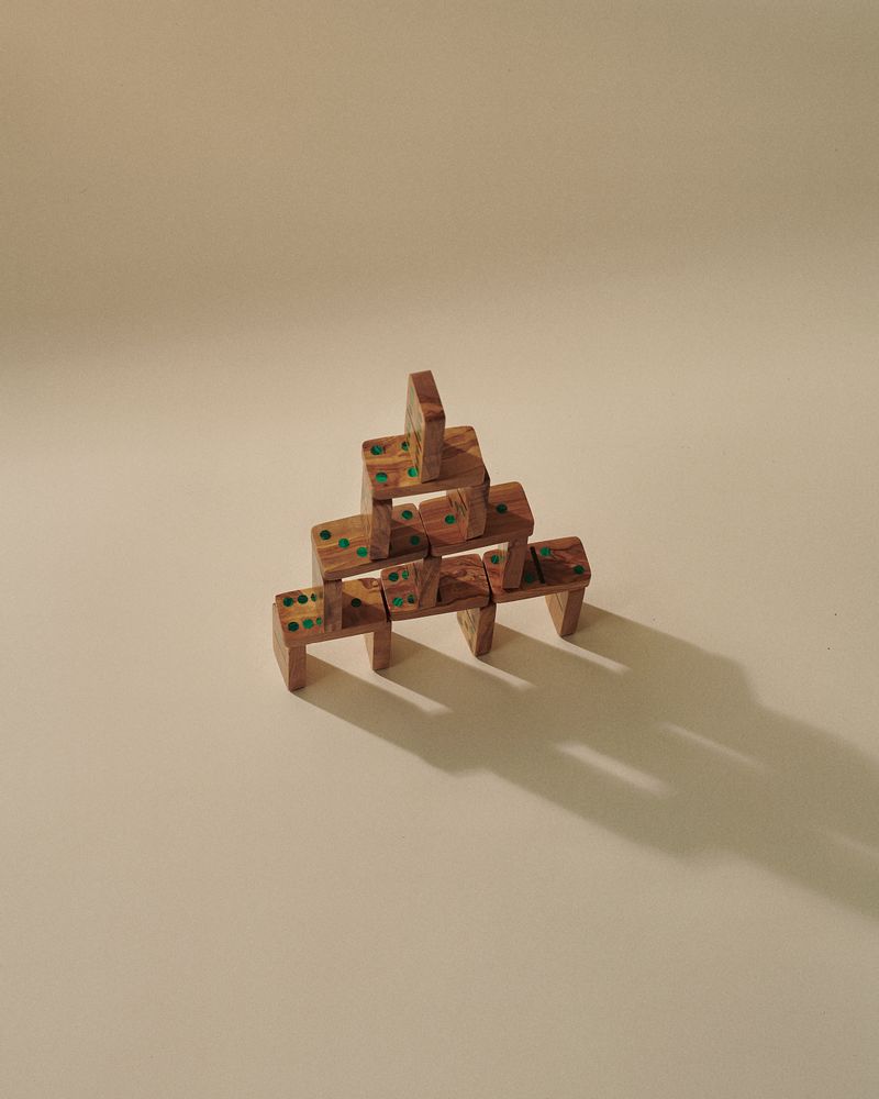 Objets de décoration - Ensemble de petits domino en bois d'olivier et malachite par Marcela Cure - MARCELA CURE