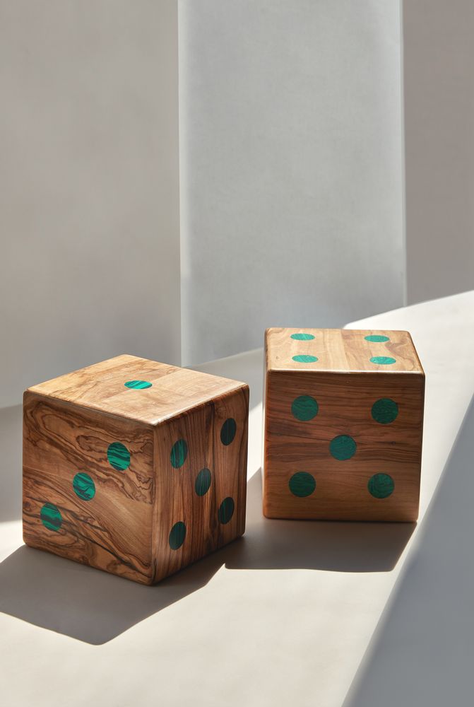 Objets de décoration - Ensemble de dés moyens en bois d'olivier et malachite par Marcela Cure - MARCELA CURE