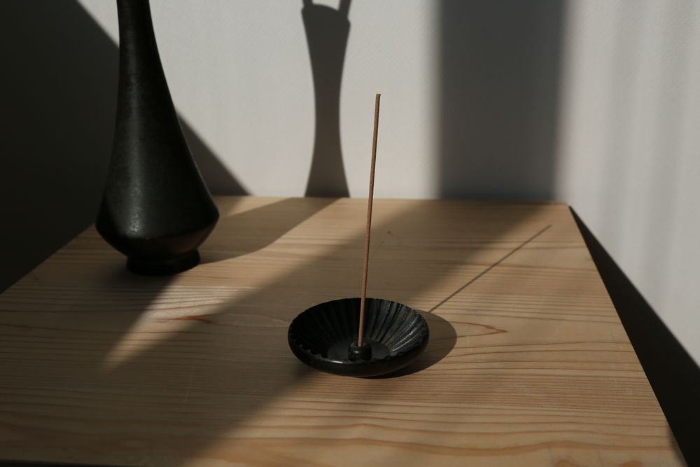 Objets de décoration - GUSOKU - Chrysanthème - Porte-encens laiton - NOUSAKU