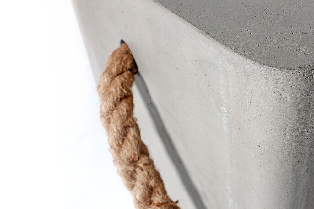 Design objects - edge - concrete stool on wheels - LYON BÉTON