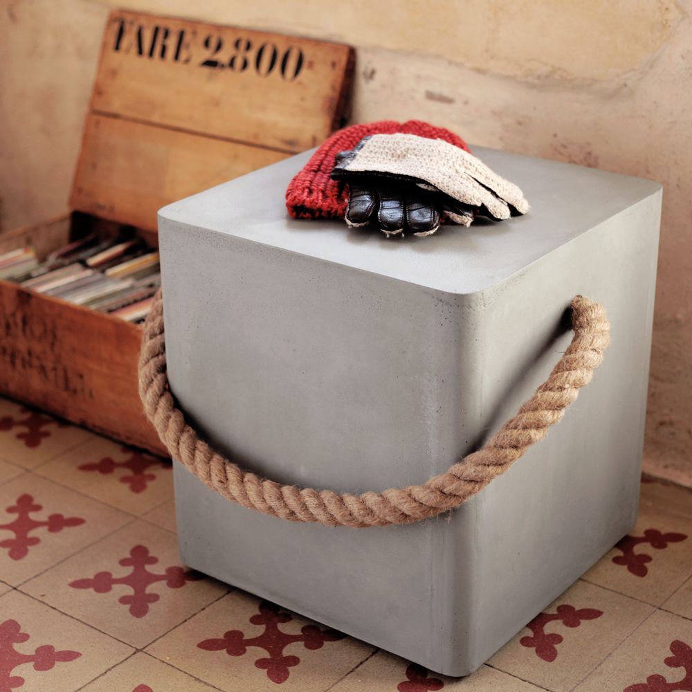 Design objects - edge - concrete stool on wheels - LYON BÉTON