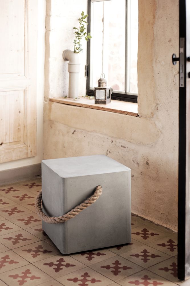 Design objects - edge - concrete stool on wheels - LYON BÉTON
