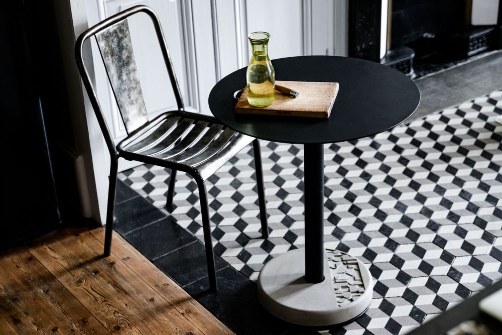 Dining Tables - donut - concrete bistro table - LYON BÉTON