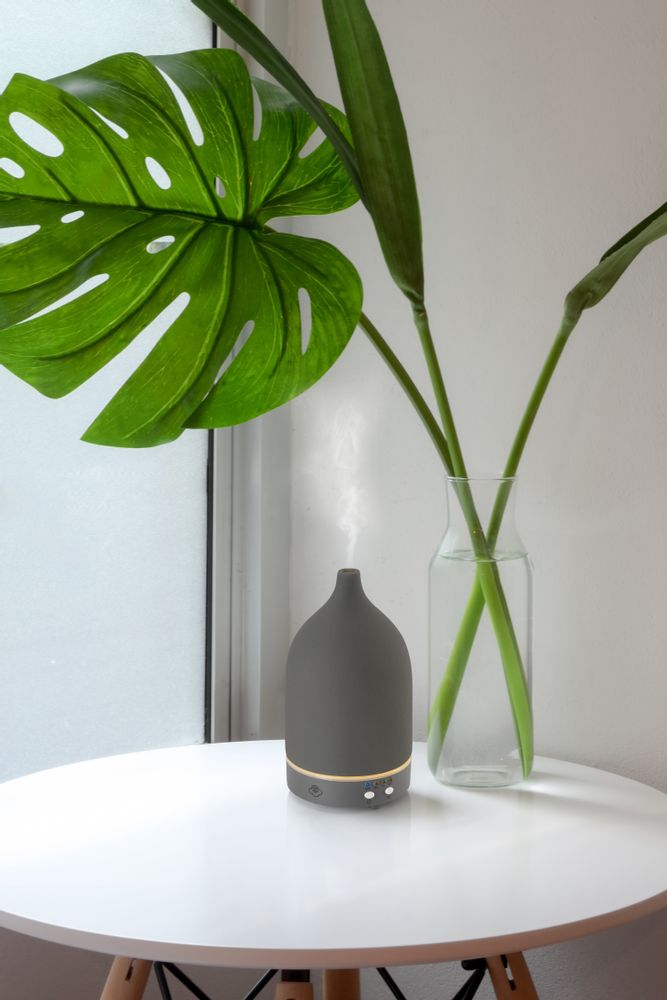 Objets de décoration - Diffuseur à ultrasons Vapor 90ml Gris avec base en bois foncé. - SERENE HOUSE