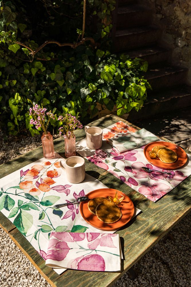 Kitchen linens - Bouganvillea Linen Breakfast Set - NAPKING BY BELLAVIA