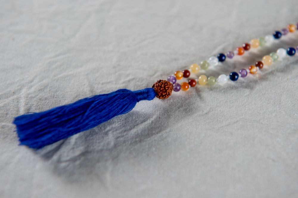 Bijoux - LUCKY CHARM MALA EN RUDRAKSHA AUX 7 PIERRES PRÉCIEUSES SHAKRAS - PECHAAN