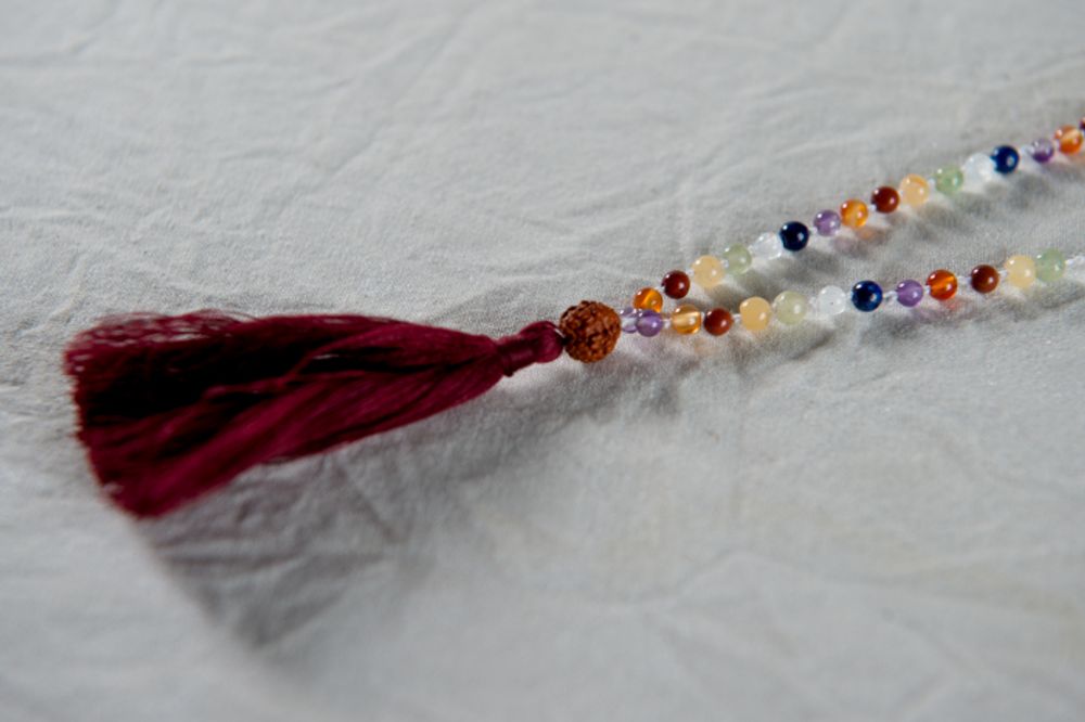 Bijoux - LUCKY CHARM MALA EN RUDRAKSHA AUX 7 PIERRES PRÉCIEUSES SHAKRAS - PECHAAN
