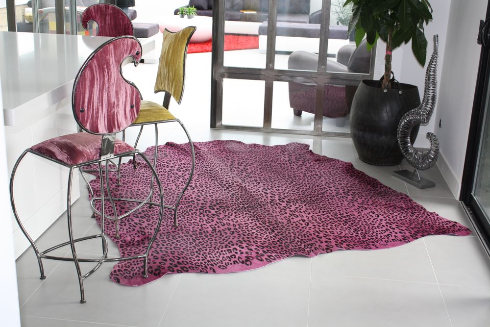 Tapis contemporains - Peau de vache naturelle imprimée panthère - TERGUS
