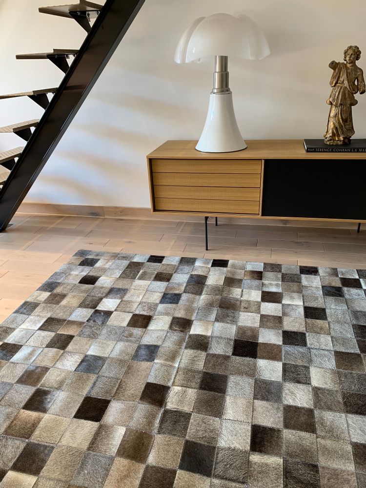 Tapis contemporains - Tapis en peau naturelle patchwork - TERGUS