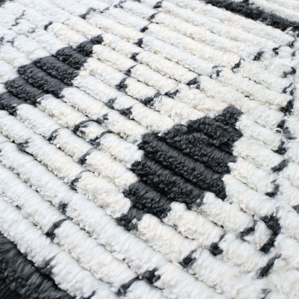 Rugs - TOUNDRA RUG - Soft beige and dark grey diamond-shaped rug 120x170 - ALECTO