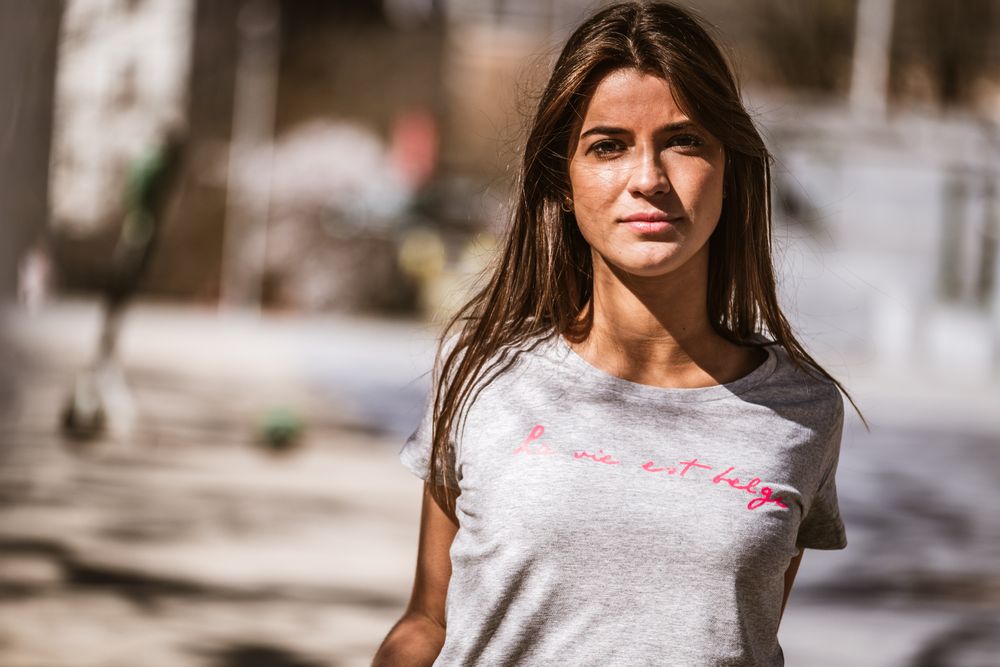 Prêt-à-porter - T-shirt Femme Gris Foncé. - LA VIE EST BELGE