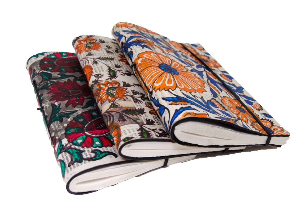 Accessoires de voyage - CARNET YLANG-YLANG  EN CHAMBRE À AIR ET JOURNAUX IMPRIMÉS - RUE RANGOLI
