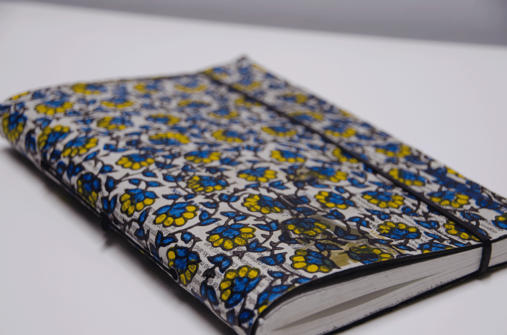 Accessoires de voyage - CARNET YLANG-YLANG  EN CHAMBRE À AIR ET JOURNAUX IMPRIMÉS - RUE RANGOLI