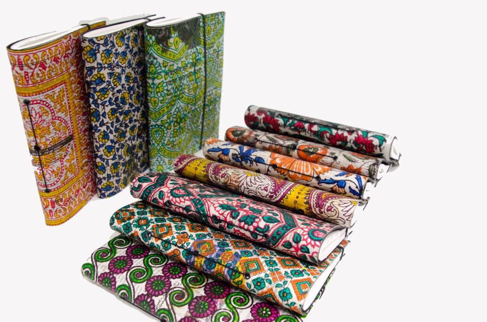 Accessoires de voyage - CARNET YLANG-YLANG  EN CHAMBRE À AIR ET JOURNAUX IMPRIMÉS - RUE RANGOLI
