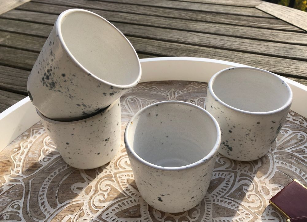 Tasses et mugs - Tasse à café en grès blanc moucheté bleu - LES POTERIES DE SWANE