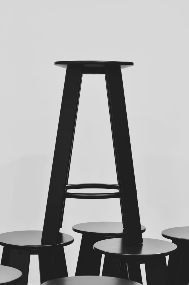 Tabourets - LINEAR stool - PORVENTURA