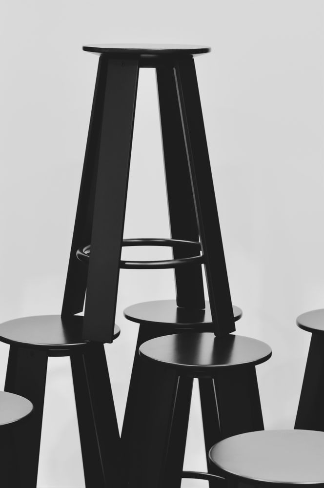 Tabourets - LINEAR stool - PORVENTURA