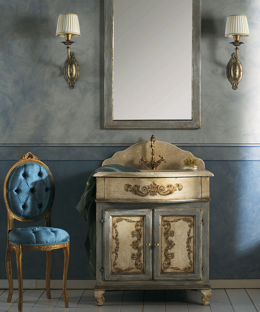 Hotel bedrooms - Classic chic and hand-decorated Bathroom furniture - INTERIORS ITALIA