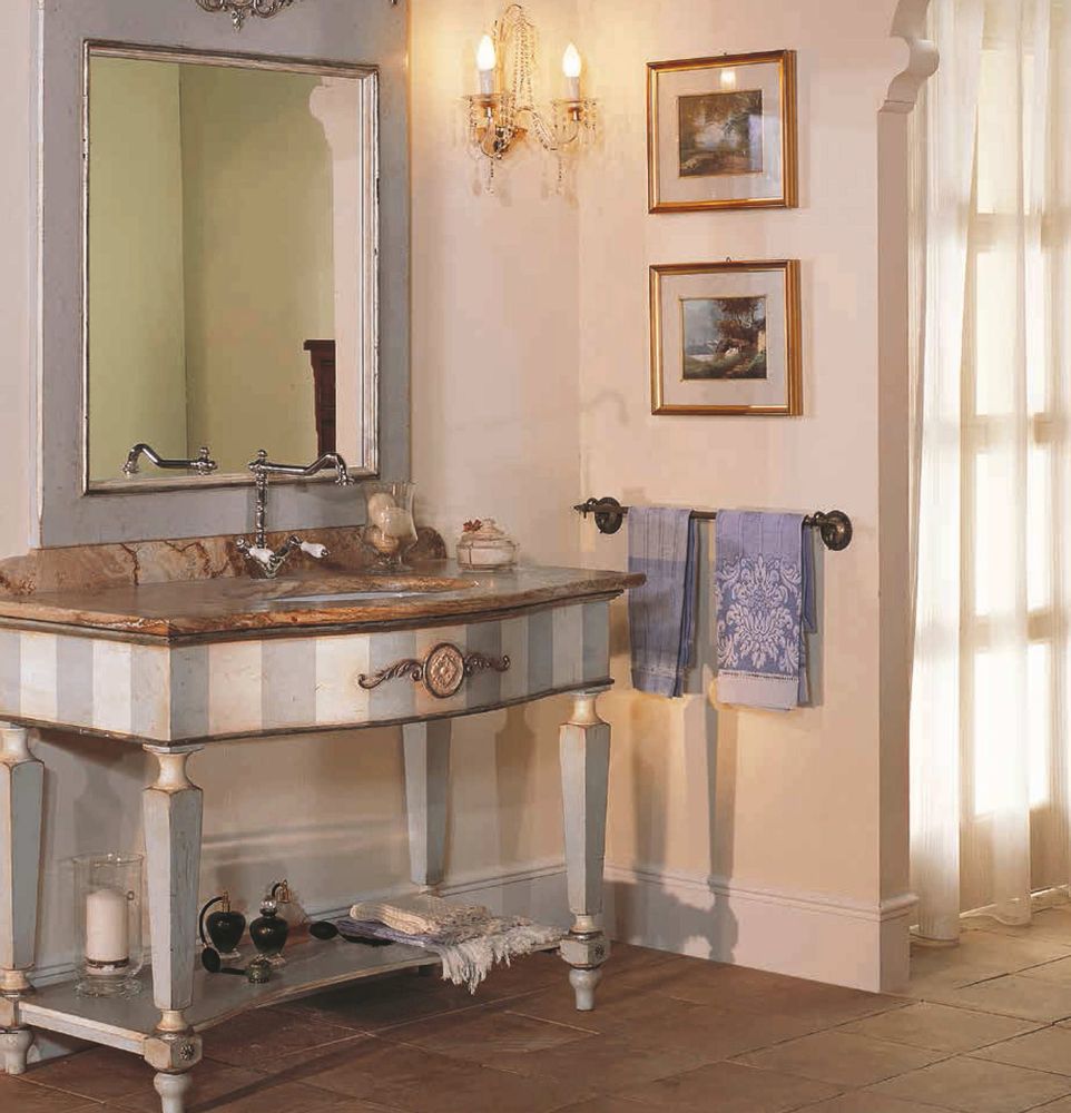 Hotel bedrooms - Classic chic and hand-decorated Bathroom furniture - INTERIORS ITALIA