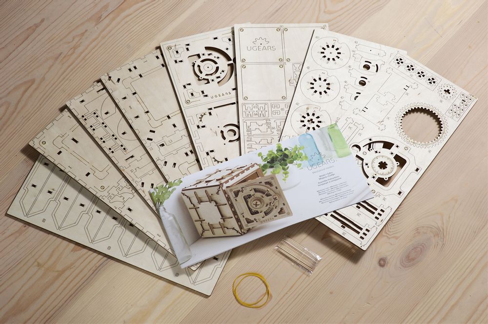 Cadeaux - UGEARS Modèles Mécaniques: COFFRE-FORT - UGEARS