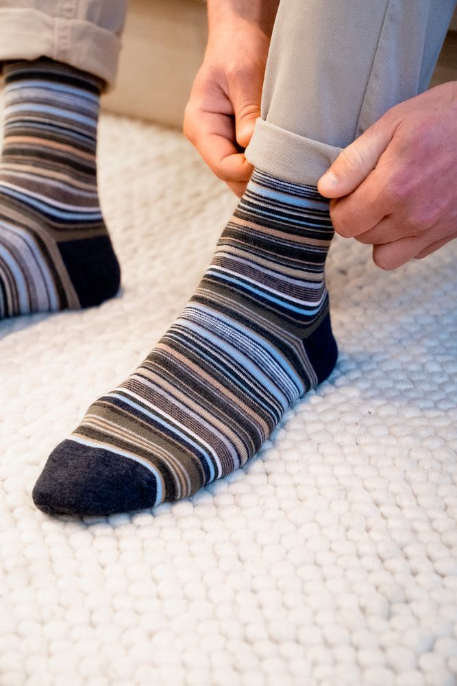 Chaussettes - Pack de 36 PAIRES de chaussettes pour HOMME à fines rayures. - MIA ZIA