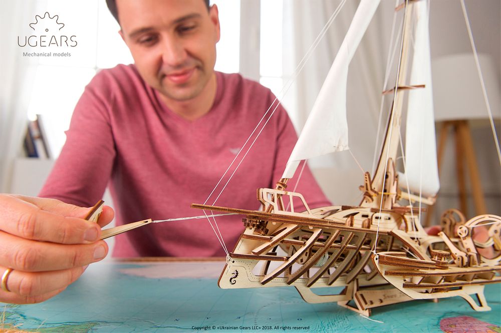 Cadeaux - UGEARS Modèles Mécaniques: TRIMARAN MERIHOBUS - UGEARS