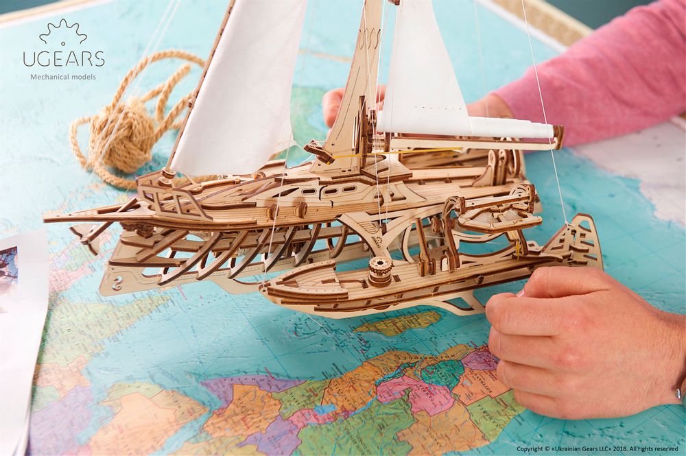 Cadeaux - UGEARS Modèles Mécaniques: TRIMARAN MERIHOBUS - UGEARS