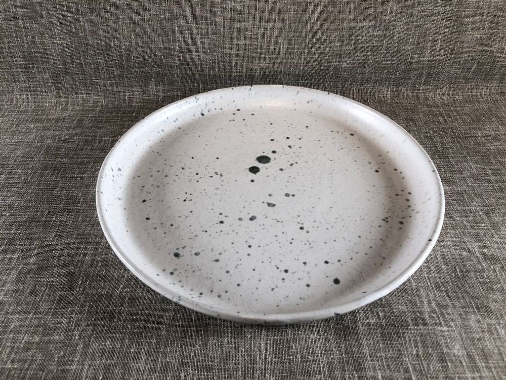 Assiettes au quotidien - Assiette en grès Diamètre 25 cm - LES POTERIES DE SWANE