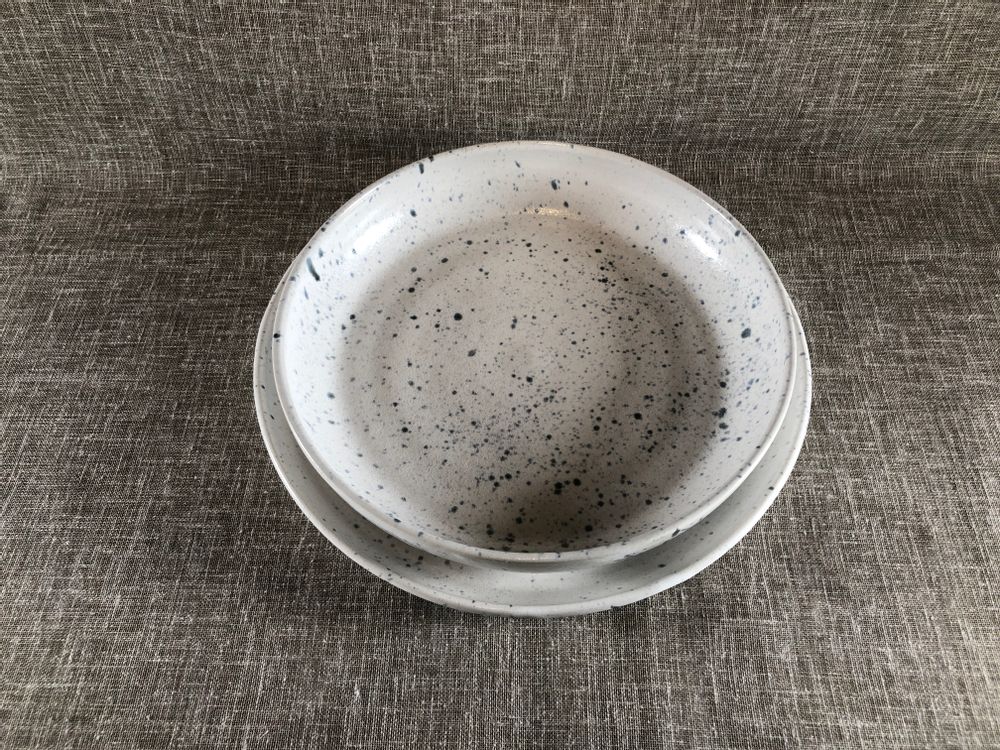 Assiettes au quotidien - Assiette Creuse en grès Diamètre 22 cm - LES POTERIES DE SWANE