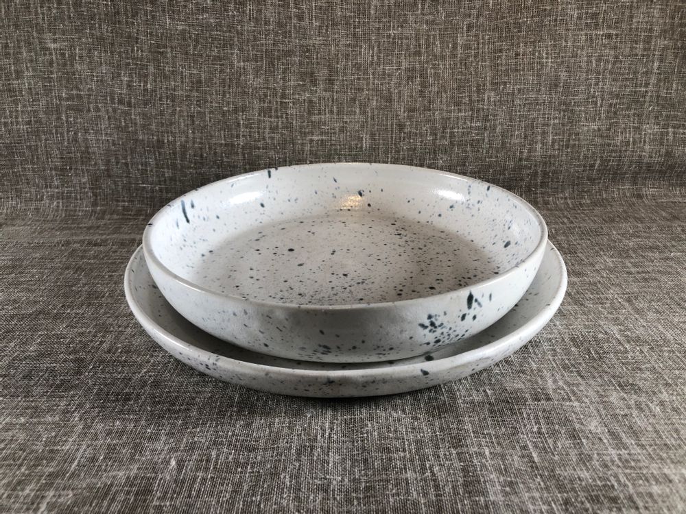 Assiettes au quotidien - Assiette Creuse en grès Diamètre 22 cm - LES POTERIES DE SWANE