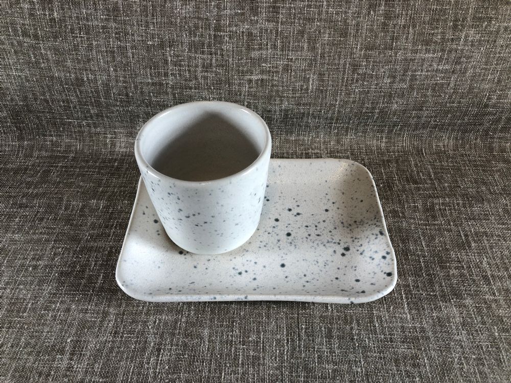 Tasses et mugs - Tasse à café en grès blanc moucheté bleu - LES POTERIES DE SWANE