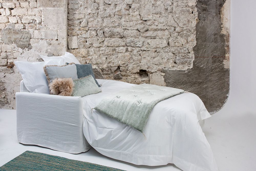 Hotel bedrooms - Mille Et Une Nuit 2 Night 2 removable custom convertible sofa with armrests - BERENGERE LEROY