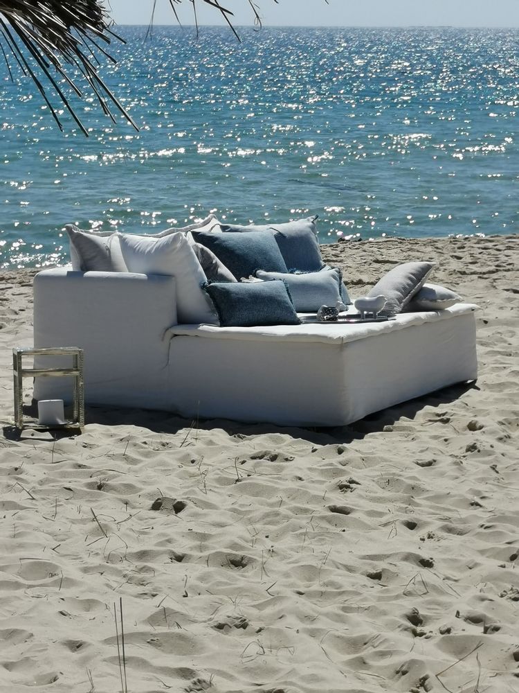 Lawn sofas   - MERIDIENNE DAYBED TAILOR-MADE ONE THOUSAND AND ONE NIGHT. - BERENGERE LEROY