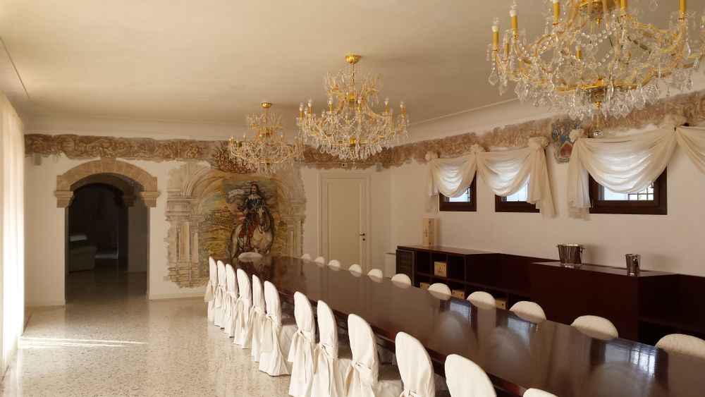 Unique pieces - Winery tasting room, company showroom - HISTORYA
