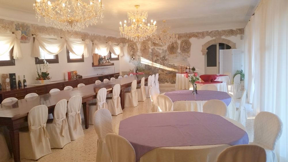 Unique pieces - Winery tasting room, company showroom - HISTORYA