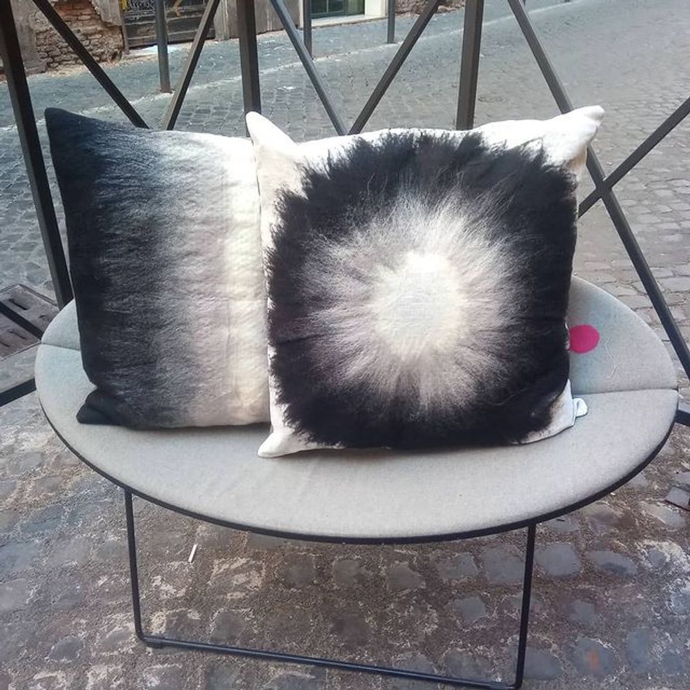 Fabric cushions - Decorative cushion "Sole" with hand-felted design in merino wool and silk on linen fabric.  - ELENA KIHLMAN