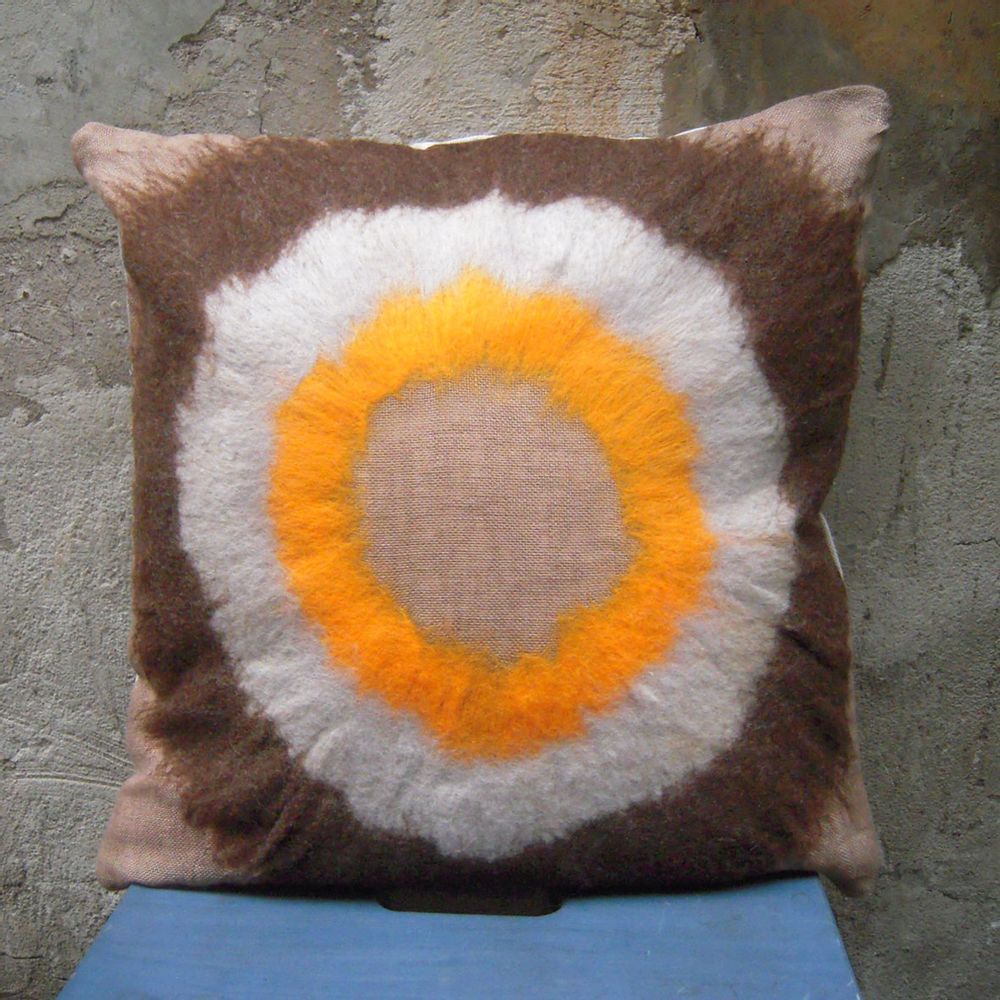 Fabric cushions - Decorative cushion "Sole" with hand-felted design in merino wool and silk on linen fabric.  - ELENA KIHLMAN